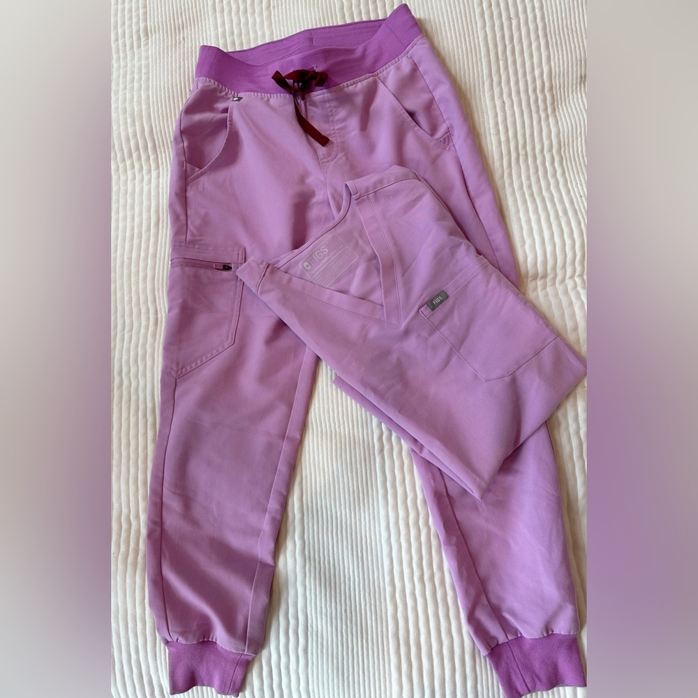 NWOT - Figs Lavender Scrub set - top & bottom
